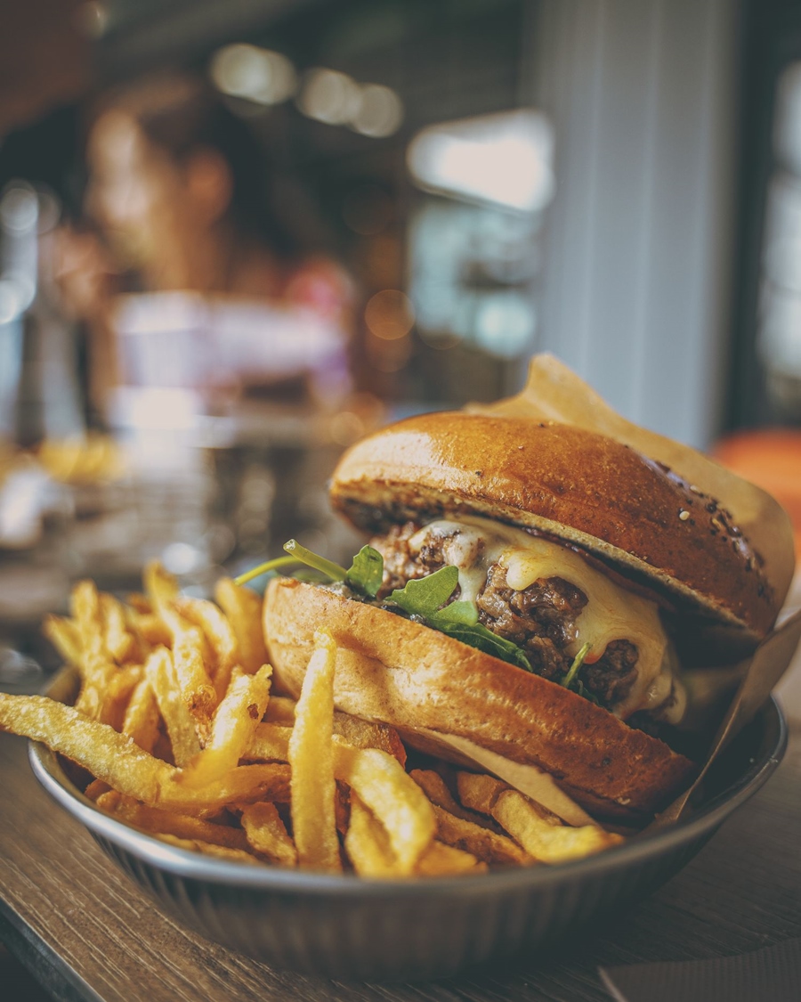 Le mythique burger de The Roof Bayonne